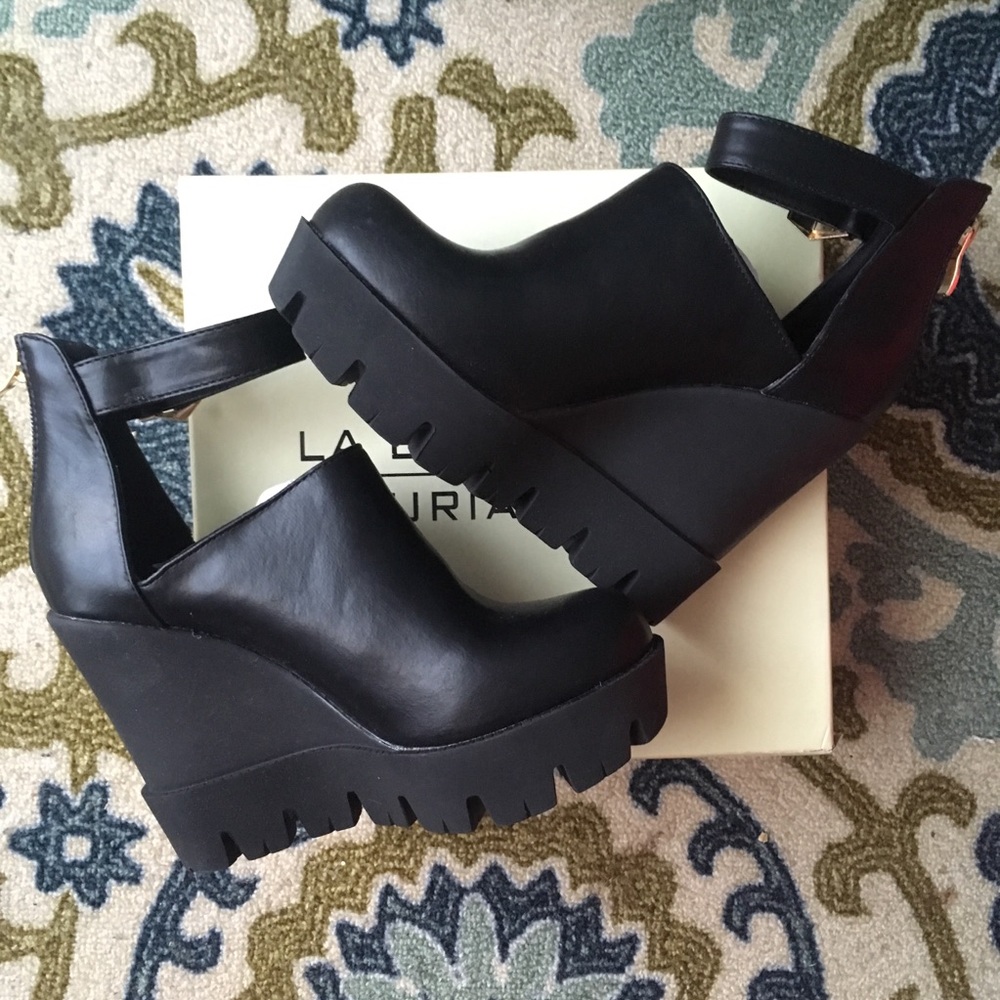 Gimme More Faux Leather Wedge US 6 - Picture 6 of 8
